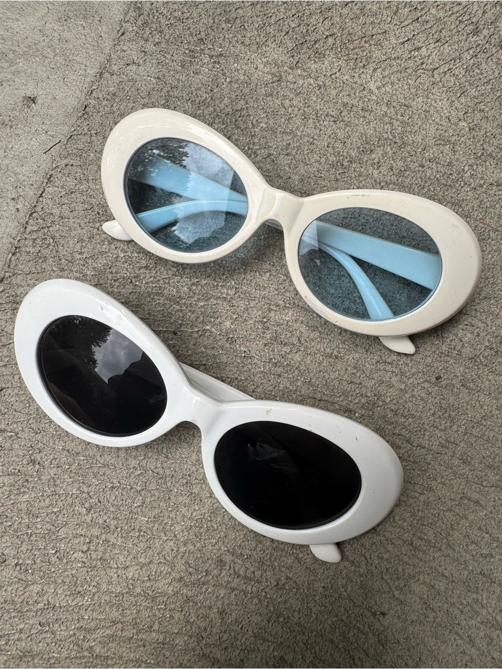 White Oval Retro Sunglasses - Pair